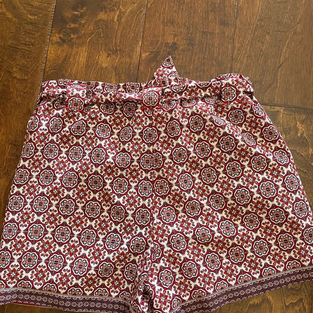 Max Studio size S shorts - Picture 2 of 6